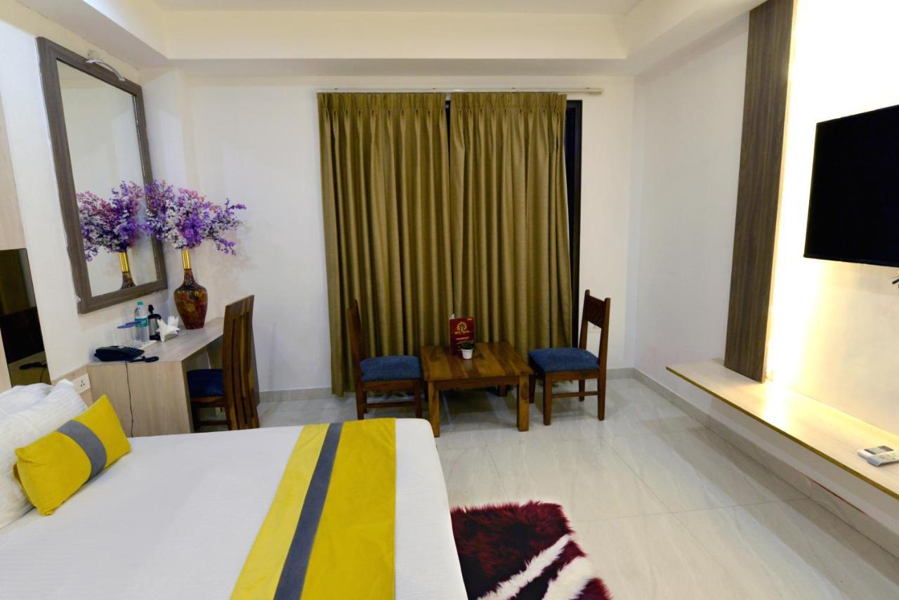 Hotel The Yellow Nayagaon Ngoại thất bức ảnh