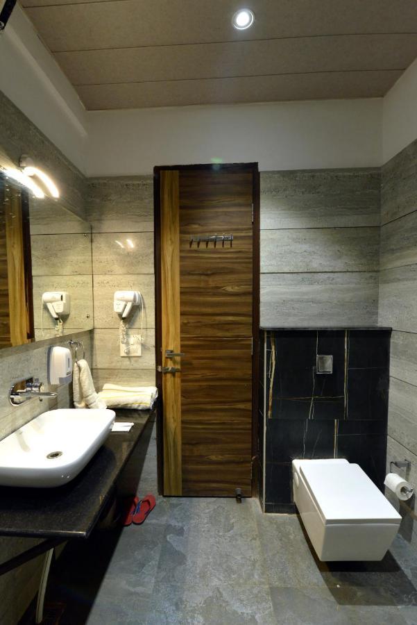 Hotel The Yellow Nayagaon Ngoại thất bức ảnh